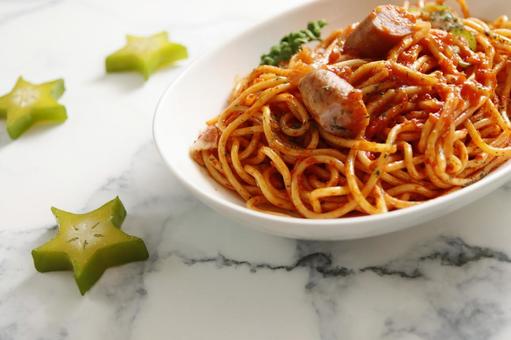 ナポリタンとスターフルーツ ナポリタンとスターフルーツ ナポリタン,スパゲティ,トマトソースの写真素材