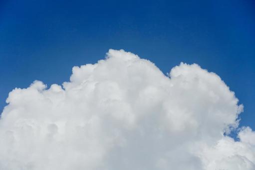 夏の大きな雲と青空 夏の大きな雲と青空の写真