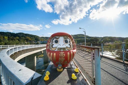 鼻高橋欄干のダルマ 達磨,縁起物,アヒルのおもちゃの写真素材