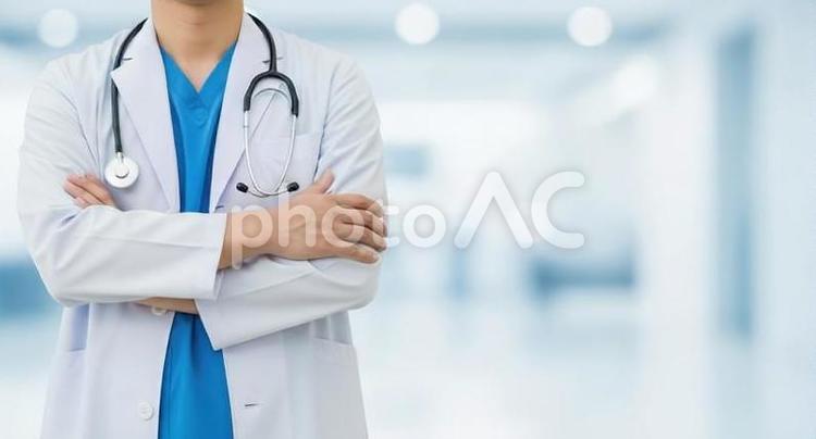 腕を組むアジア人医師のイメージ 医師,医者,ドクターの写真素材