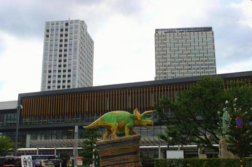 福井駅と恐竜 福井,福井駅,福井市の写真素材