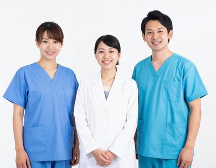 医師・看護師の医療チームのイメージ 医師・看護師の医療チームのイメージの写真