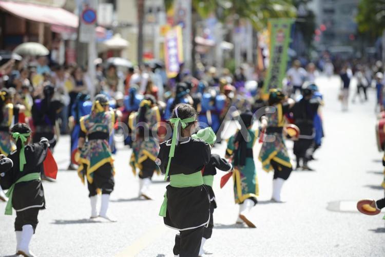 一万人のエイサー踊り隊 一万人のエイサー踊り隊,エイサー,国際通りの写真素材