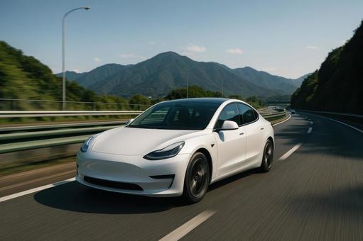 高速道路を走るEV 高速道路を走るEVの写真