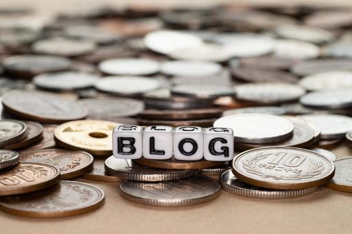 硬貨の上にblogのアルファベットビーズ 硬貨の上にblogのアルファベットビーズ お金,金融,通貨の写真素材