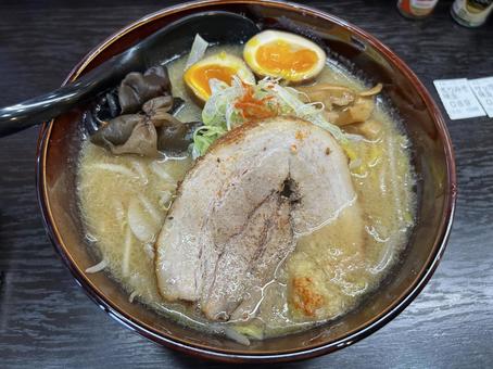 旭川　味噌ラーメン 味噌ラーメン,煮卵,ラーメンの写真素材