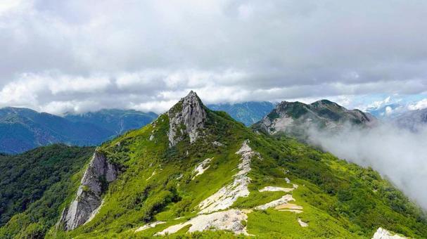 烏帽子岳 烏帽子岳 山の景色,自然,緑の写真素材