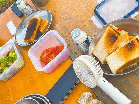 キャンプの朝食 キャンプの朝食 アウトドア,キャンプ,ピクニックの写真素材