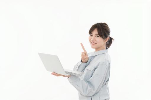 若い女性 作業着 若い女性 作業着の写真