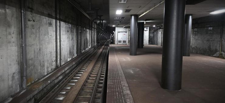 神戸市営地下鉄海岸線 中央市場前駅西側 神戸市営地下鉄海岸線 中央市場前駅西側 神戸市営地下鉄,海岸線,中央市場前駅の写真素材
