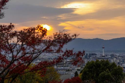清水寺奥の院から見える京都タワーと紅葉４ 京都,清水寺,奥の院の写真素材