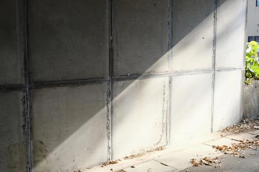 地下道と日差し 日差し,地下道,コンクリートの写真素材