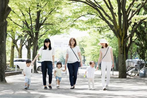 ママ友 母親 育児 ママ友 母親 育児 ママ友,公園,女性の写真素材