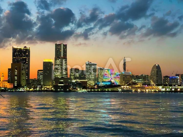 みなとみらいの夕景 みなとみらい,夕景,夜景の写真素材