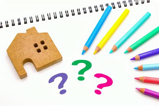 家とクエスチョンと色鉛筆 家,マイホーム,疑問の写真素材