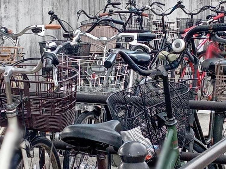駐輪場 自転車置場,自転車,ハンドルの写真素材