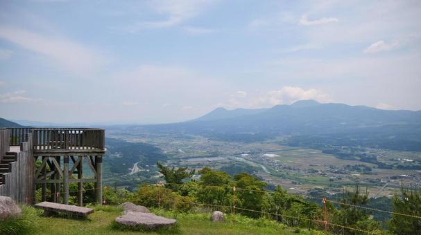 宮崎県えびの市矢岳高原から見た霧島連山 宮崎県えびの市矢岳高原から見た霧島連山の写真