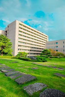 【福井】福井城跡にある福井県庁 【福井】福井城跡にある福井県庁 福井県庁,福井城跡,福井の写真素材