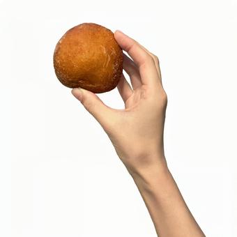 マラサダを持つ女性の手 マラサダ,ドーナツ,揚げパンの写真素材