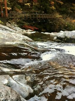 十津川村の吊り橋と川 吊り橋,川,河川の写真素材