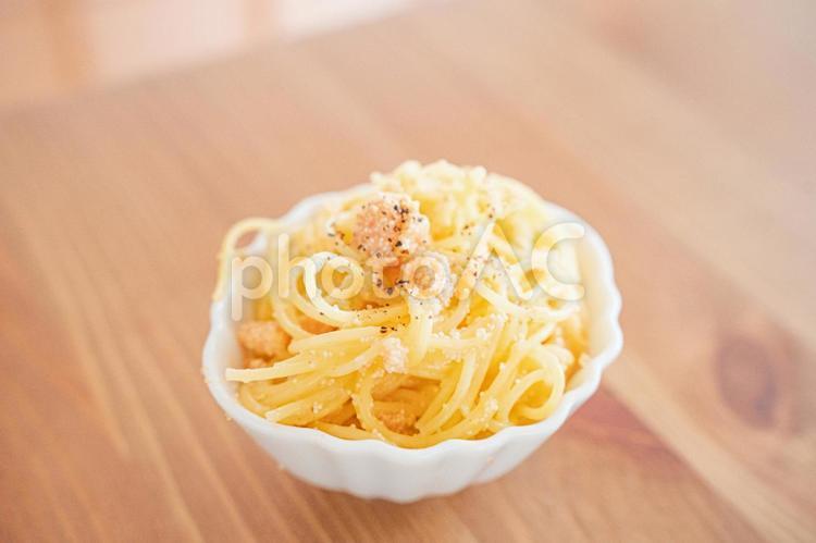 食べ物素材　鮭のミニパスタのおつまみ パスタ,食べ物,小鉢の写真素材