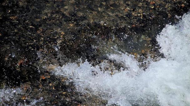 夏の白馬の麓を流れる清流 夏の白馬の麓を流れる清流の写真