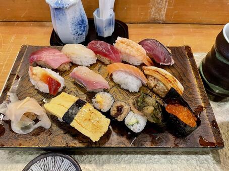 色彩豊かな日本の握り寿司と巻き寿司 寿司,鮨,握り寿司の写真素材