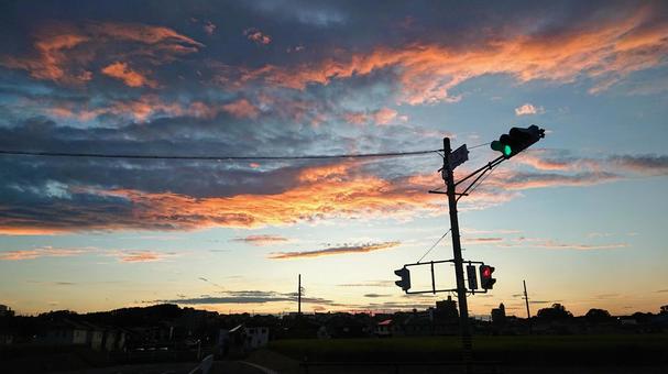信号機と夕やけ 信号機と夕やけの写真