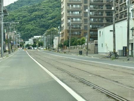 路面電車が走る街中 路面電車が走る街中 街,町中,タウンの写真素材