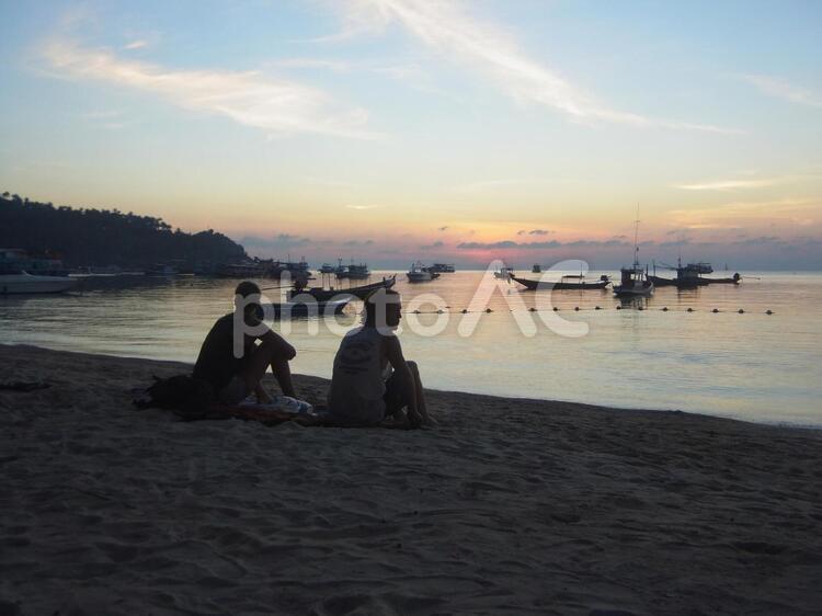 タオ島（タイ・ダイバーの聖地）のビーチ、夕暮れ時 タオ島,タオ,タイの写真素材