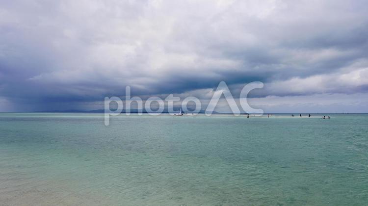 沖縄県八重山諸島竹富島の西桟橋近くの浜 西桟橋,竹富島,浜の写真素材