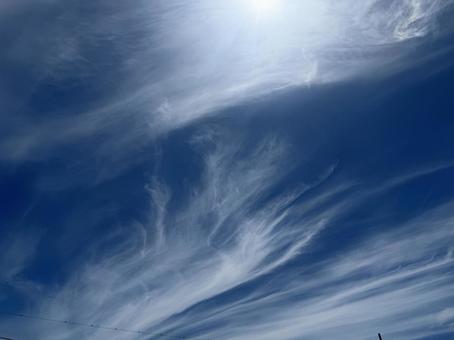 青空 雲 太陽 青空 雲 太陽の写真