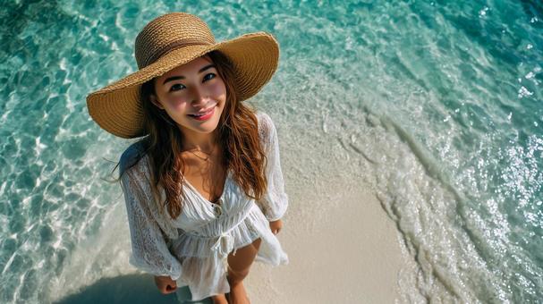 波打ち際で見上げる女性 波打ち際で見上げる女性の写真