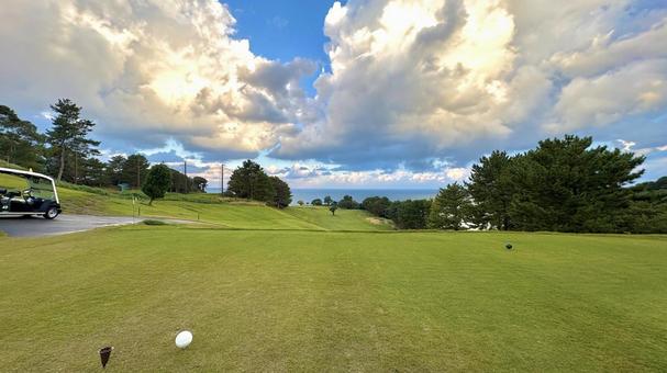 ゴルフ場の景色 ゴルフ,ゴルフ場,海の写真素材