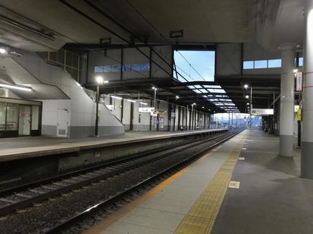 早朝の多摩境駅 早朝の多摩境駅 多摩境駅,京王相模原線,京王電鉄の写真素材
