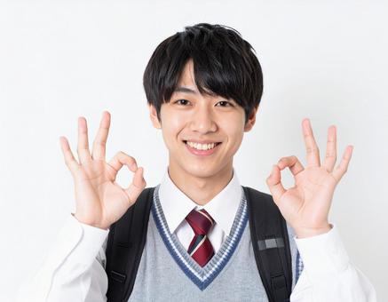 OK!のサインをする男性の写真