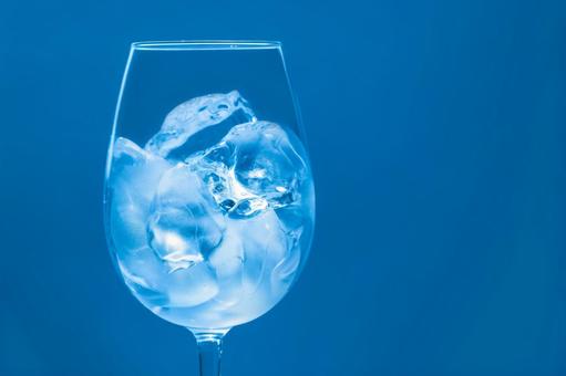 氷のグラス1 氷のグラス1 氷,冷たい,涼しげの写真素材