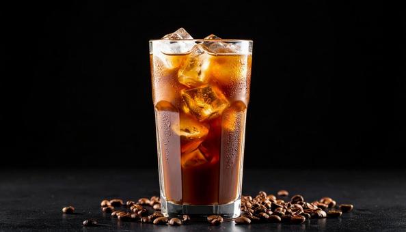 グラスに水滴がついた冷たいアイスコーヒー グラスに水滴がついた冷たいアイスコーヒーの写真