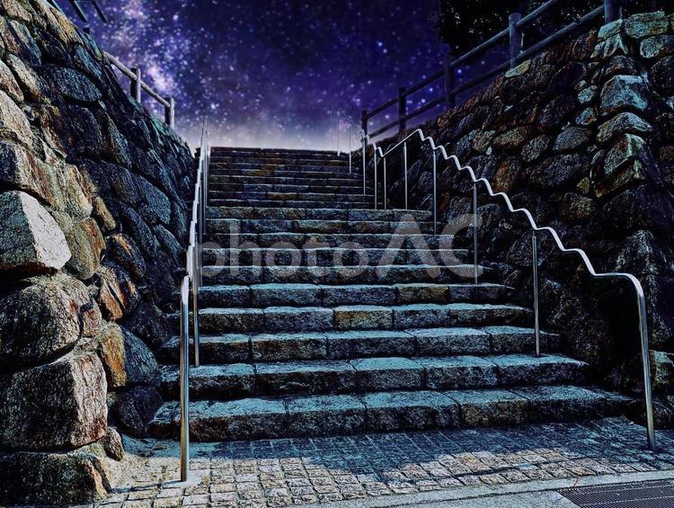 山道ハイキングの入り口階段 夜,階段,探索の写真素材