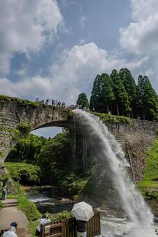 通潤橋（放水中） 通潤橋,水路橋,放水の写真素材