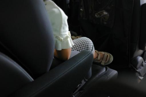チャイルドシートに乗る子ども チャイルドシートに乗る子ども チャイルドシート,子ども,車の写真素材