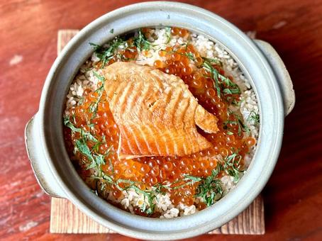 サーモンハラスの親子土鍋 サーモンハラスの親子土鍋,サーモン,サーモンハラスの写真素材