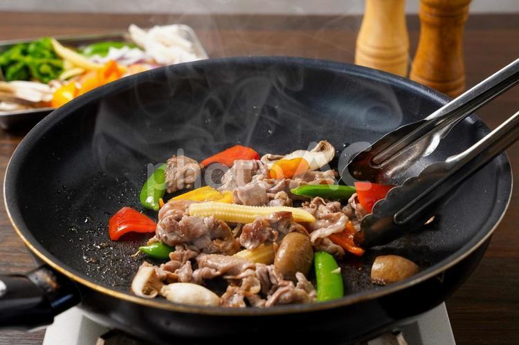 肉小間切れ調理 豚小間切れ,豚こま切れ,豚切り落としの写真素材