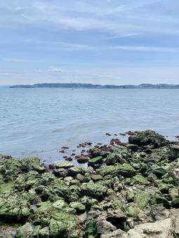 海と空と岩場 海と空と岩場の写真