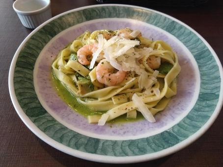 ジェノベーゼ パスタ,スパゲッティ,海老の写真素材