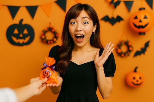 キャンディ受け取る女性 キャンディ受け取る女性の写真