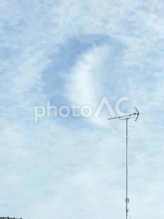 昼の空に星形 星形,雲,空の写真素材