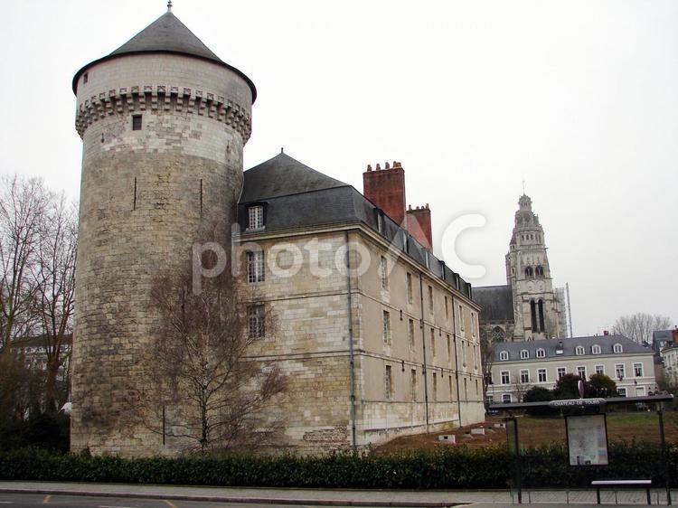 フランス　冬のトゥール　トゥール城とサンガシアン大聖堂 フランス,トゥール,サンガシアン大聖堂の写真素材