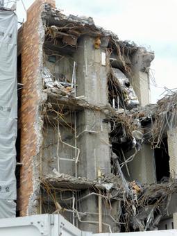 商業地で解体工事中の古いビル・内部拡大 建物,ビル,商業の写真素材