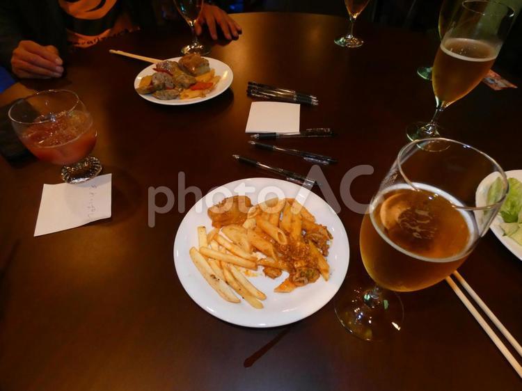 ビールとおつまみ（晩飯会）③ ビール,フード,レストランの写真素材